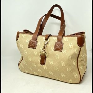 ❤️Dooney & Bourke Yellow and Tan Signature Canvas Tote.